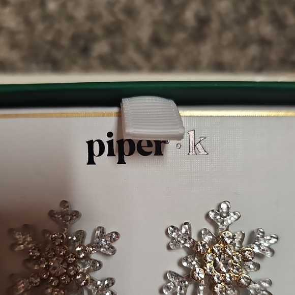 Piper K NWT Silver Snowflake Earrings - Picture 2 of 7